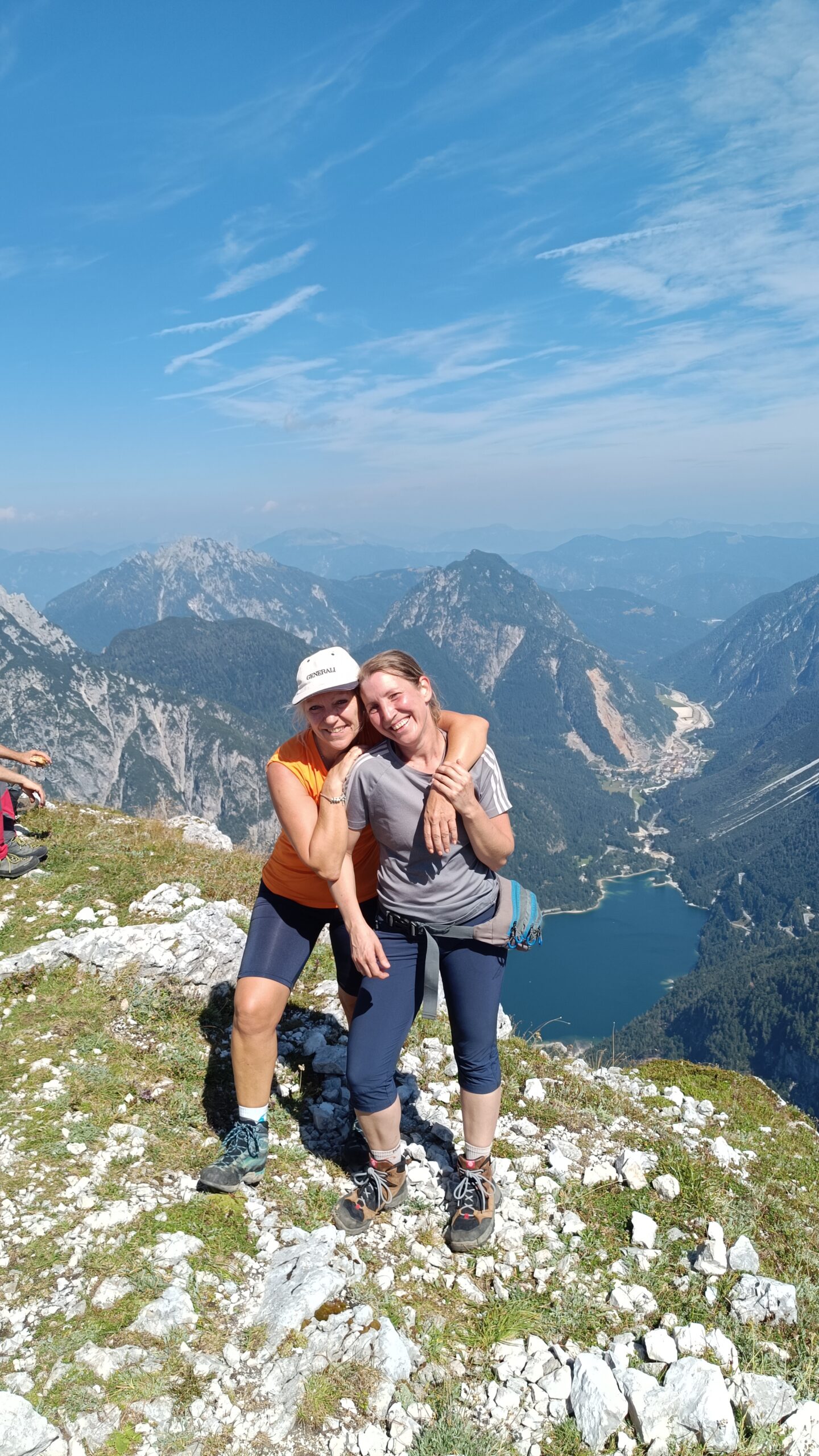ksandarela hiking giude hike like local 02