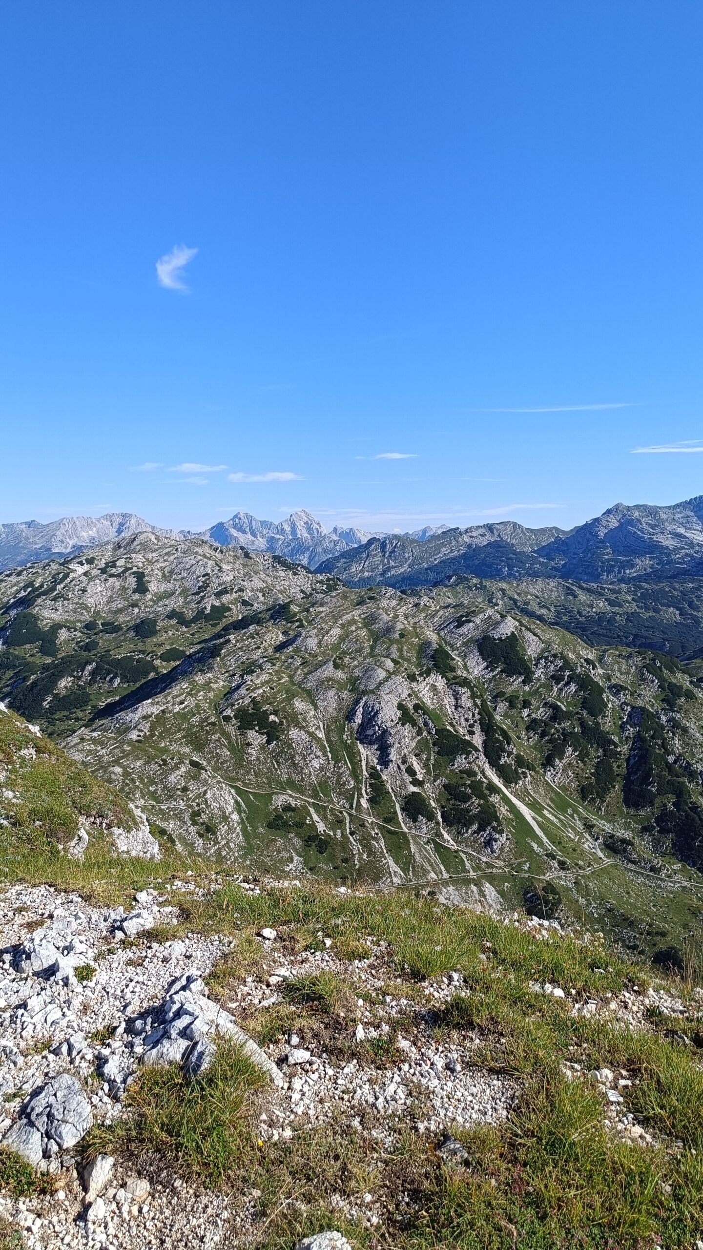 ksandarela hiking giude hike like local 03
