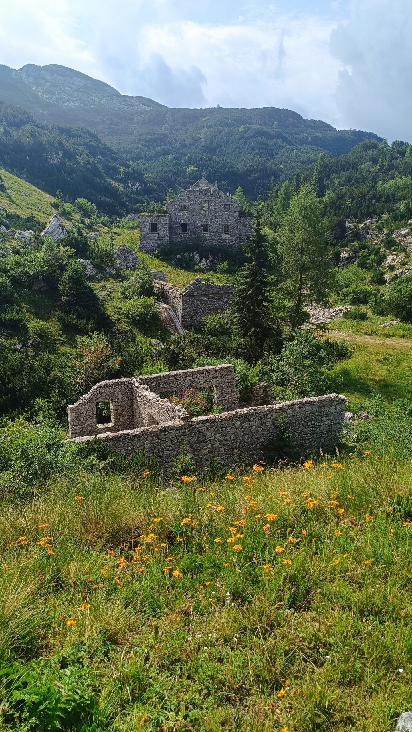 ksandarela hiking giude hut to hut 02